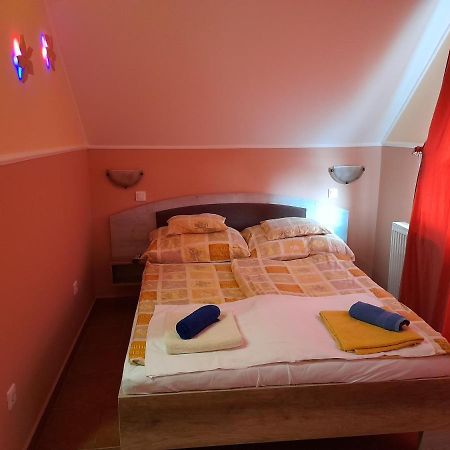 Andrea Apartman ไฮจ์ดุสโซบอสโล ภายนอก รูปภาพ