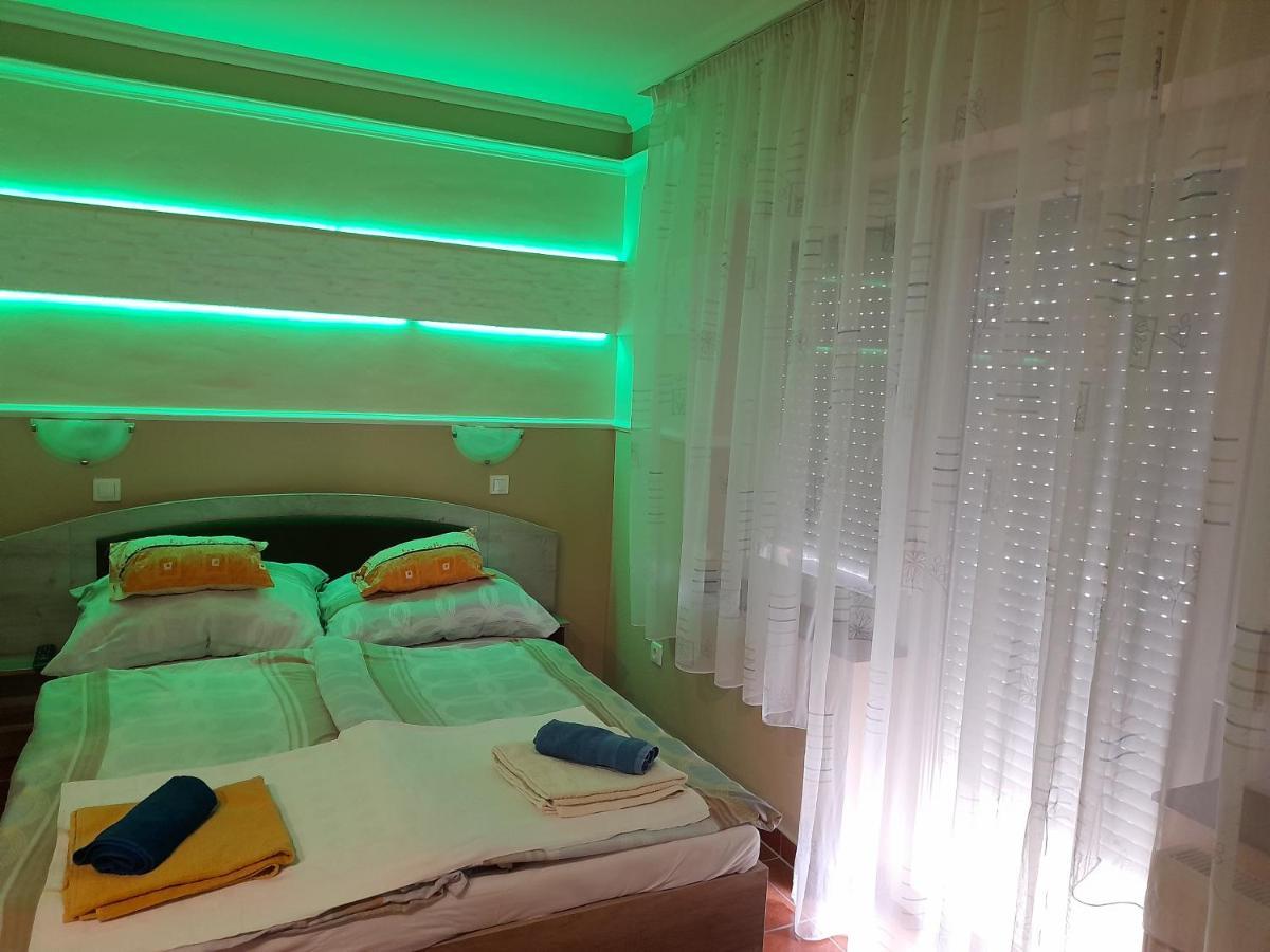 Andrea Apartman ไฮจ์ดุสโซบอสโล ภายนอก รูปภาพ
