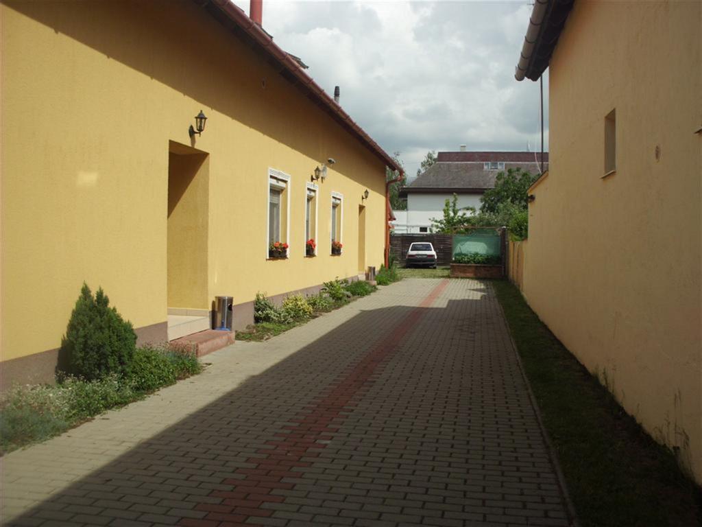 Andrea Apartman ไฮจ์ดุสโซบอสโล ภายนอก รูปภาพ