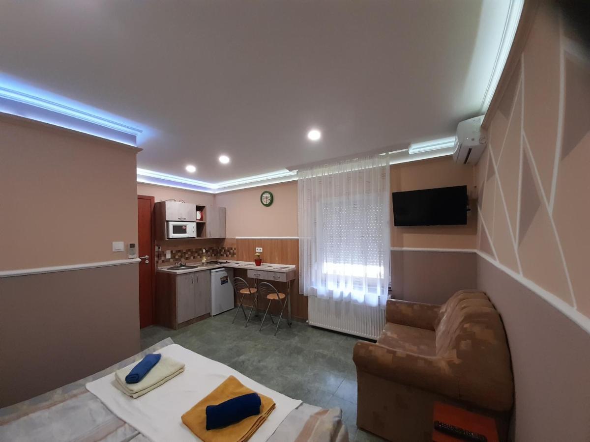 Andrea Apartman ไฮจ์ดุสโซบอสโล ภายนอก รูปภาพ