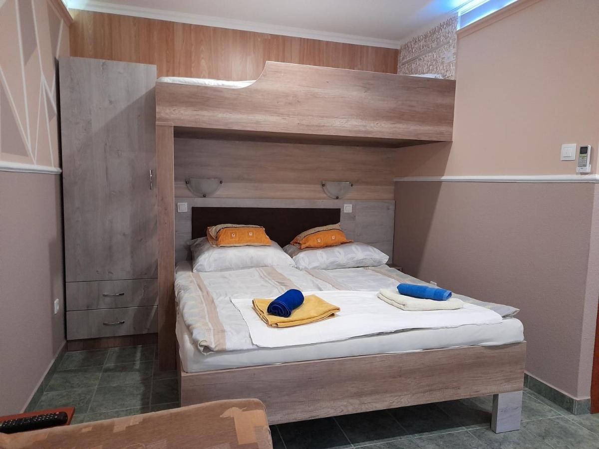Andrea Apartman ไฮจ์ดุสโซบอสโล ภายนอก รูปภาพ