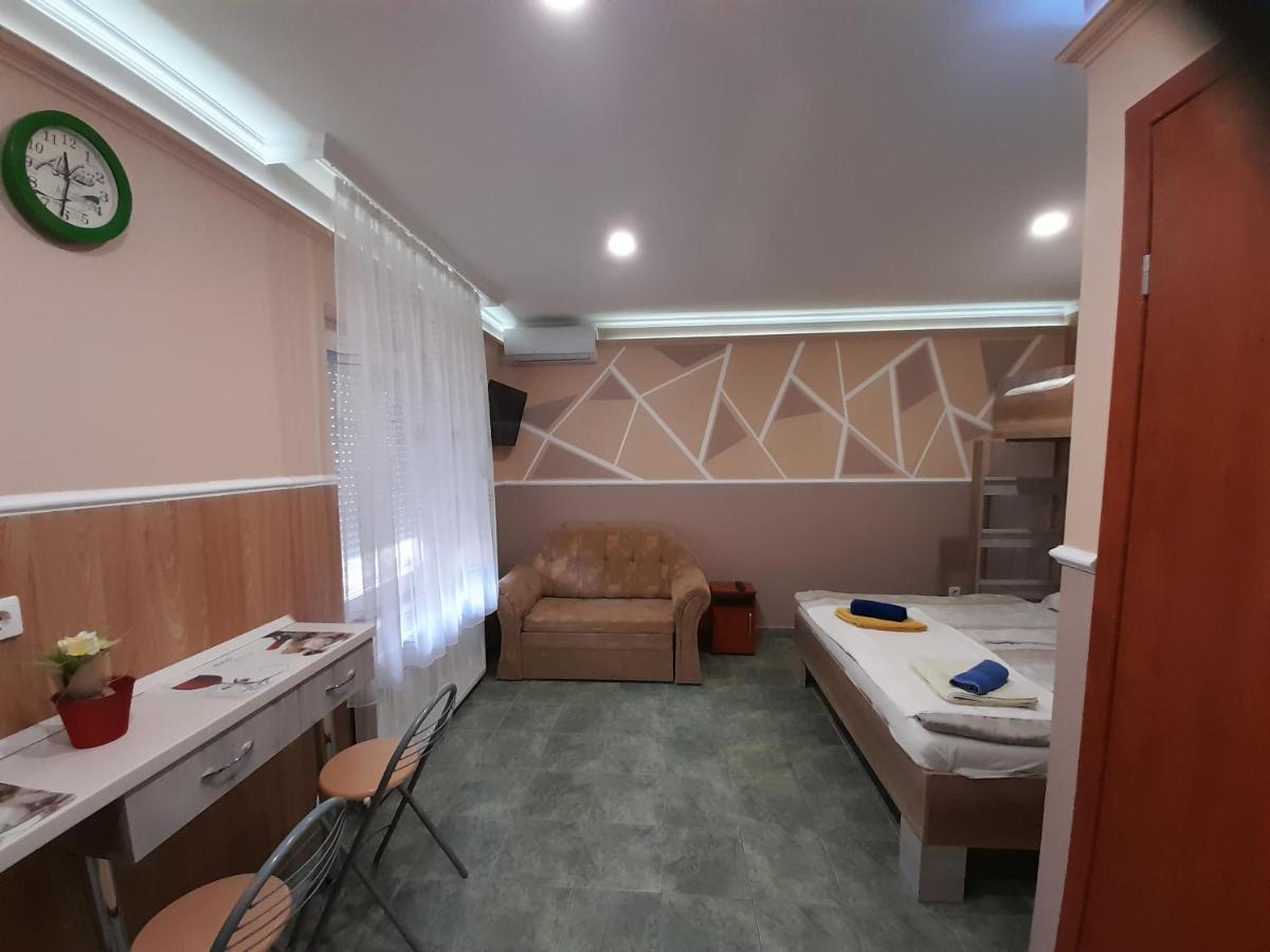 Andrea Apartman ไฮจ์ดุสโซบอสโล ภายนอก รูปภาพ