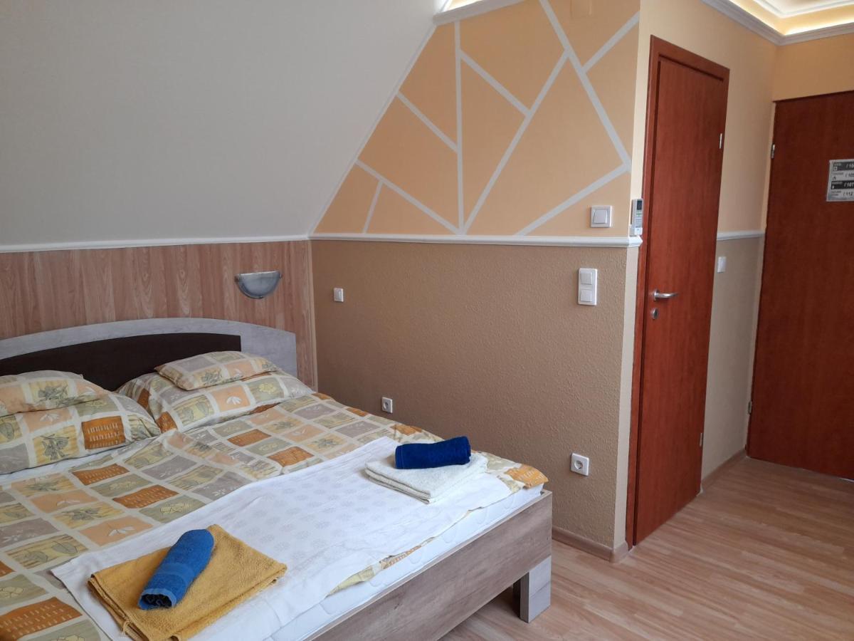 Andrea Apartman ไฮจ์ดุสโซบอสโล ภายนอก รูปภาพ
