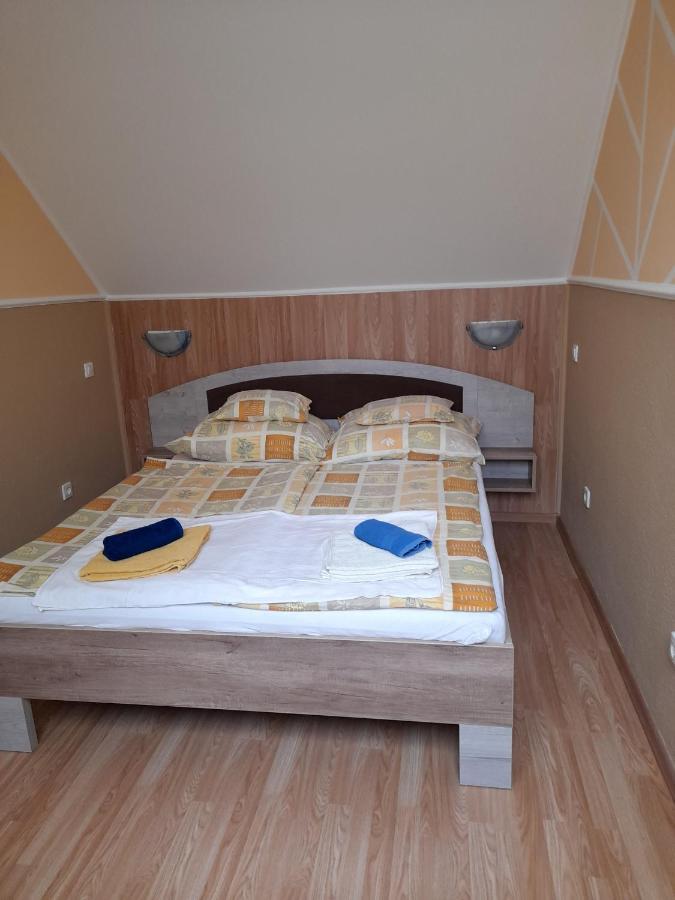 Andrea Apartman ไฮจ์ดุสโซบอสโล ภายนอก รูปภาพ