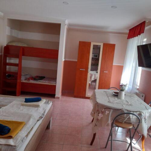 Andrea Apartman ไฮจ์ดุสโซบอสโล ภายนอก รูปภาพ