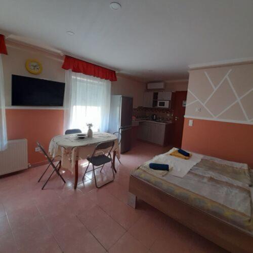 Andrea Apartman ไฮจ์ดุสโซบอสโล ภายนอก รูปภาพ